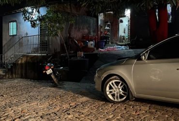Bandidos sacam arma de dentro do carro e matam homem na porta de casa em Teresina