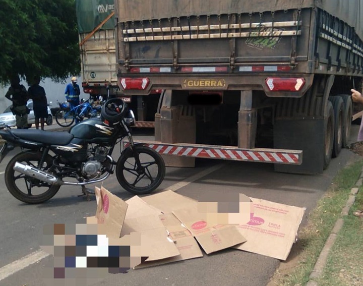 Homem morre após colisão traseira entre moto e carreta na BR-230 em Oeiras 