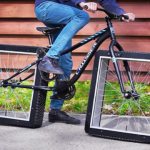 Jovem viraliza nas redes sociais após criar uma bicicleta quadrada