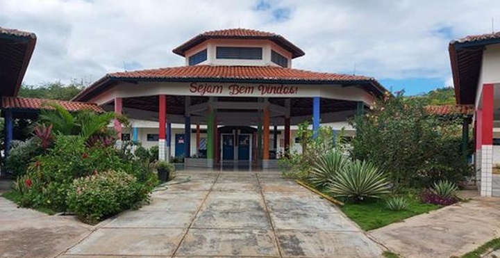 Escola no Ceará é alvo de ataque e duas alunas ficam feridas