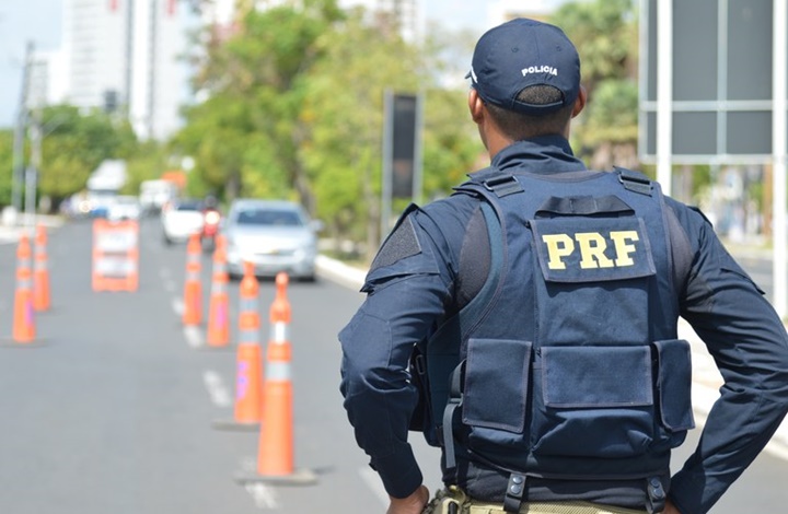 PRF inicia Operação Tiradentes 2023 para garantir segurança nas rodovias federais durante feriado movimentado no Piauí