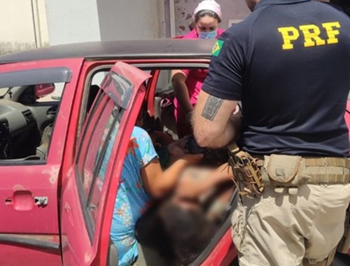 Policiais Rodoviários Federais realizam parto dentro de automóvel em Parnaíba