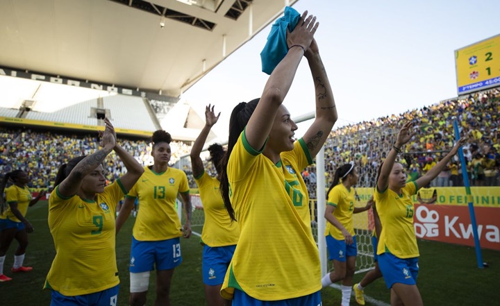 Seleção feminina vira destaque em classificação de futebol da FIFA