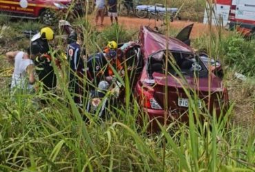 Acidente envolvendo carreta e carro de passeio deixa um morto e três feridos na BR-343 no Piauí