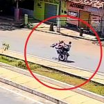 Vídeo: Jovem raspa bunda após sofrer acidente enquanto empina pneu de moto no Piauí