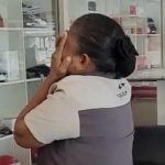 Vídeo: mãe se emociona no trabalho ao ver estreia do filho jornalista na TV