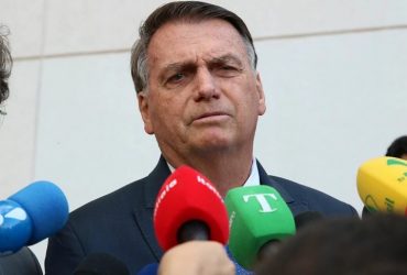 Grupo pressiona Bolsonaro a doar R$ 17 milhões a "Órfãos da Covid-19"