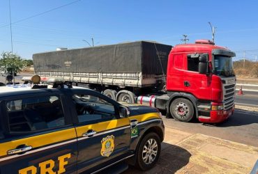 PRF intercepta caminhoneiro que estava realizando manobras perigosas em Picos