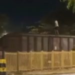 Vídeo Homem é flagrado correndo sobre vagões de trem em movimento em Teresina