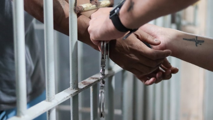 Projeto de lei propõe passagem de ônibus gratuita para presos
