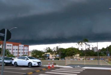 Vídeo: Nuvem "negra" e densa assusta moradores do Paraná