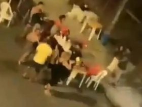 Vídeo: Bebedeira termina com xingamentos, puxões de cabelo e socos em bar de Manaus