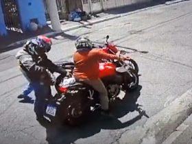 Vídeo: Adolescente vem a óbito após praticar roubo, passar mal e cair da motocicleta