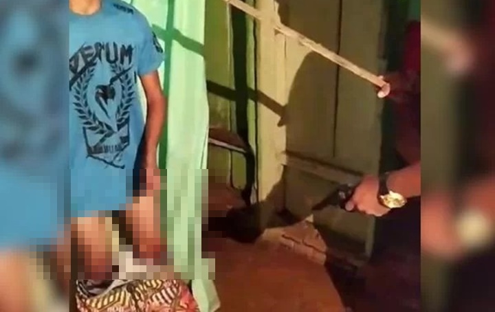 Vídeo Jovem suspeito de roubo é torturado com queimaduras e pauladas nas mãos 