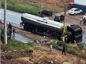 Pedestre morre após ser atropelado por carreta e ter corpo destroçado em Picos