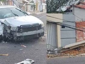 Duas pessoas ficam feridas após motorista perder controle de carro e colidir contra poste no Piauí