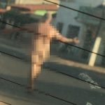 Homem é flagrado totalmente pelado em rodovia no litoral do Piauí
