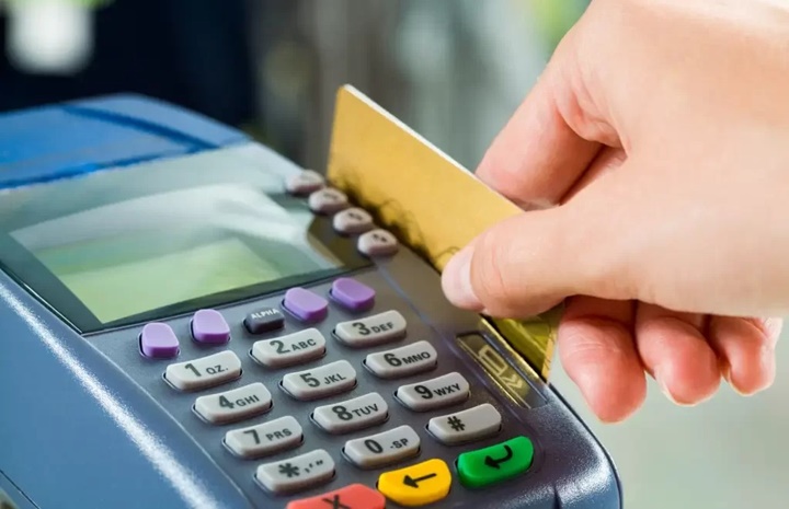 Juros por atraso no cartão de crédito não podem mais passar de 100%, confira novas regras