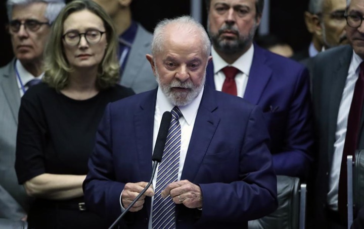 Governo ameaça tirar cargo de deputados que assinaram impeachment contra Lula