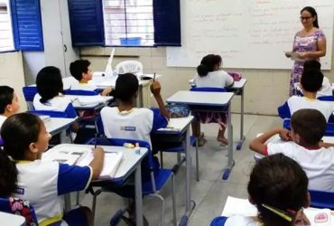Piso salarial dos professores da educação básica passa de R$ 4.420 para R$ 4.580, revela MEC