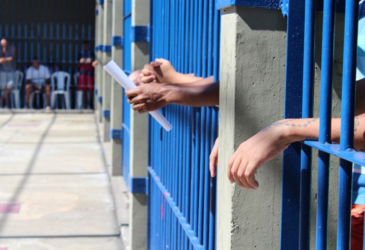 Senado aprova novo projeto que extingue a 'saída temporária' de presos