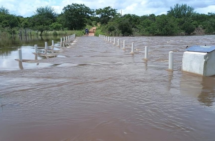 Fortes chuvas levam à suspensão de aulas em três municípios piauienses