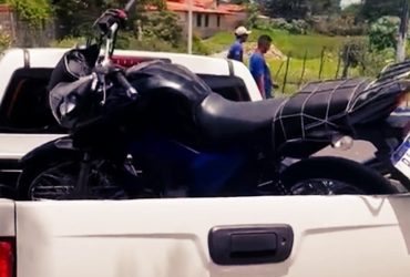 Polícia apreende moto de jovem após ele "dar grau" perto de delegacia e escola infantil no litoral do Piauí