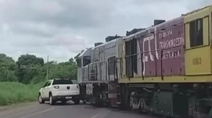 Vídeo: Motorista é arrastado por trem após invadir linha férrea na BR-343 no Piauí 