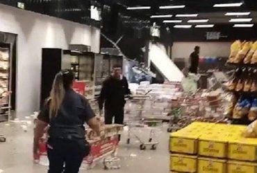 Vídeo: Três pessoas morrem após caixa d'água desabar em inauguração de mercado
