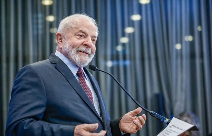 Governo Lula corta R$ 4 bilhões da Educação e Programas Sociais