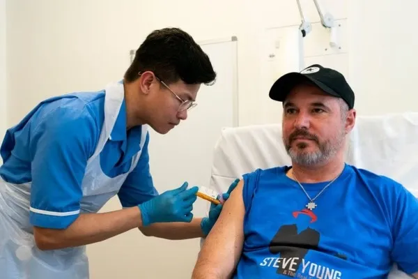 Homem é o 1° a tomar nova vacina contra câncer de pele do mundo
