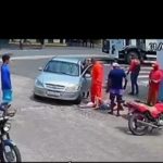 Vídeo: Mulher com criança de colo é atropelada por motorista desatento