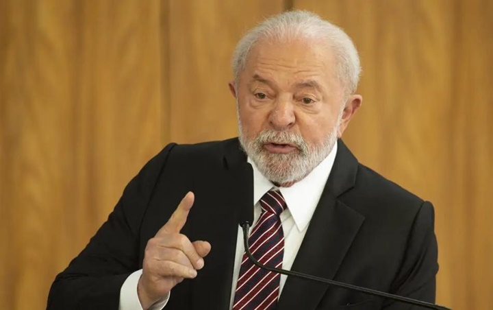 Governo Lula perde popularidade e avaliação positiva caí para 37,4%, aponta pesquisa