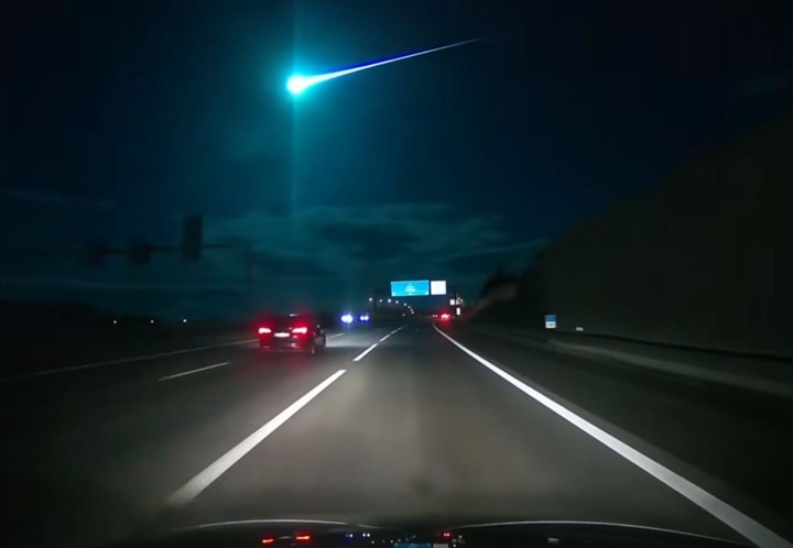 Vídeo: Clarão ilumina o céu de Portugal e deixa moradores assustados