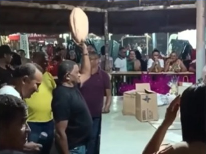 Abóbora é arrematada por R$ 1.100 em leilão durante festejos de Santo Antônio em Campo Maior