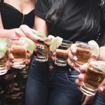 Mulheres estão cada vez mais consumindo bebidas alcoólicas, aponta pesquisa