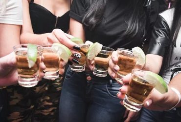 Mulheres estão cada vez mais consumindo bebidas alcoólicas, aponta pesquisa