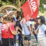 Professores da UFPI protestam durante visita de Lula ao Piauí