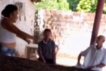 Homem agride esposa após ser chamado de viado perto de amigos em bar no Piauí
