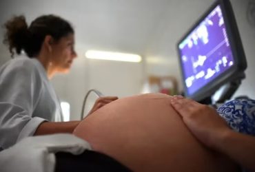 Nos últimos cinco meses nasceram 31 bebês por dia de mães entre 8 e 14 anos no Brasil