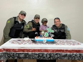 Policiais fazem surpresa em aniversário de criança fã da PM em Teresina