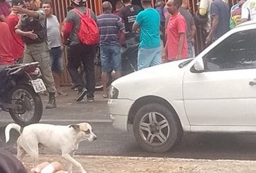 População reage e espanca bandido após serem agredidos em assalto a bar no Piauí
