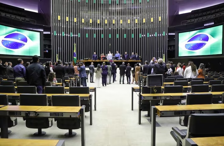 Câmara vai revisar quantidade de deputados por estado