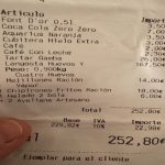 Cliente se revolta após restaurante cobrar R$ 18 por copo de gelo