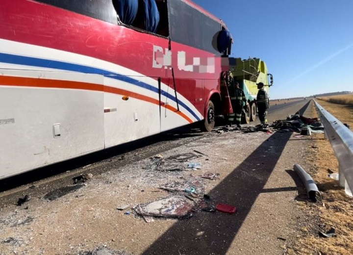 Colisão entre ônibus e caminhão deixa dois piauienses mortos e 20 feridos em Goiás