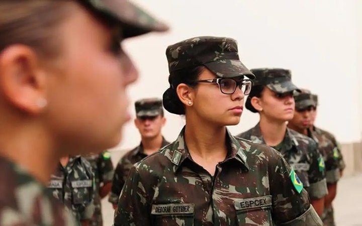 Mulheres com 18 anos poderão se alistar no serviço militar