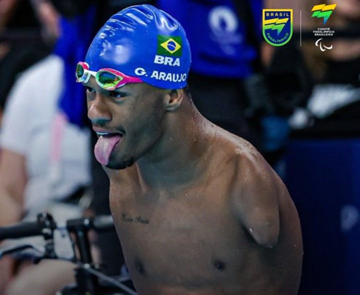 Nadador Gabriel Araújo conquista 1° medalha de ouro do Brasil na Paralimpíada