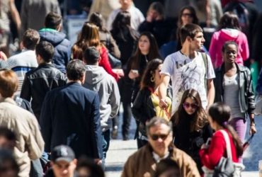 População brasileira começará a diminuir em 2042, aponta IBGE