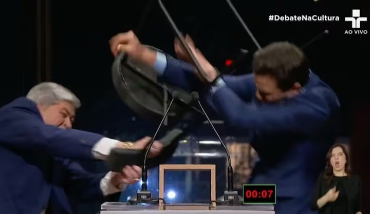 Datena da cadeirada em Marçal após ser chamado de 'arregão' durante debate ao vivo