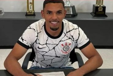 Jovem piauiense assina contrato com o Corinthians